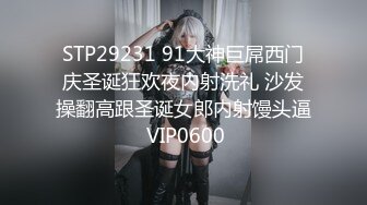 【快递小妹】菜鸟驿站露出，同事就在身后，小骚货也敢露胸去厕所抠逼，玩得就是心跳 (2)