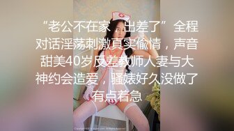 【双胞胎姐妹花浴室诱惑】长相清纯带着眼镜，浴室脱光光湿身诱惑，贫乳小奶子，翘起美臀拍打，坐马桶上掰穴特写