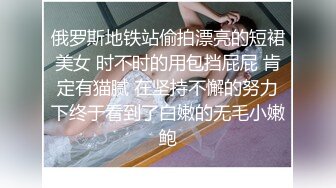 商场女厕全景偷拍黑衣少妇肥美的大鲍鱼 细细的擦拭着小穴