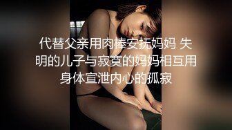 八块腹肌被两根鸡巴轮操,其中一根20cm大屌,这次骚逼被大屌操的很快就射精了