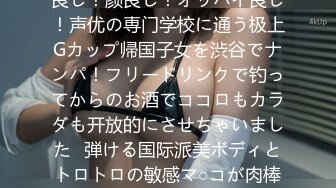 金牌初音露脸早上起来发骚，把大黑牛塞逼里自慰勾搭送外卖的大哥，深喉口交大鸡巴给大哥足交，浪荡呻吟