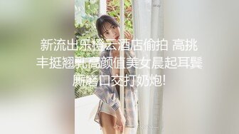 龙哥探花3P极品小骚货，抱着亲小嘴吃奶子玩弄，口活按摩棒玩阴蒂揉骚奶子，按在电脑桌前爆草续