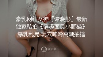 医院女厕三次蹲守院感科闷骚少妇,性感情趣内包裹着两片肥厚唇肉