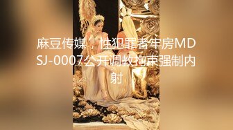 用扩阴器玩弄别人老婆嫩逼