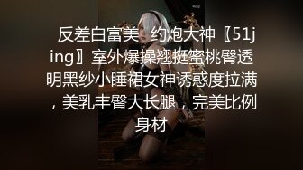 迷人的小少妇露脸黑丝情趣诱惑，狼友喜欢什么就给狼友看什么，撅着屁股捅骚穴，揉骚奶子，淫声荡语刺激狼友