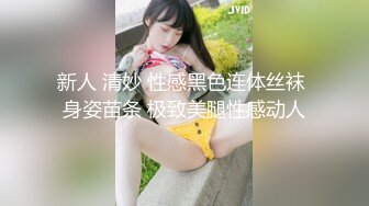 正面抄底陪女伴逛商場的粉紗裙高跟騷女,豐滿的雙乳和誘人的長腿