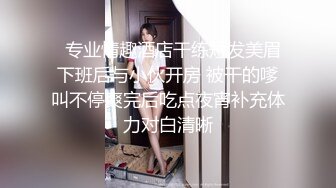 花重金雇的保洁阿姨进入大学女澡堂 偷拍好多的美女洗澡换衣服 (2)