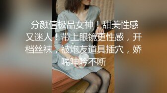 大学澡堂子花重金雇打扫卫生的阿姨偷拍多位漂亮女生洗澡