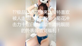 《极品CP☀️魔手外购》原版4K热闹商场女厕偸拍超多小姐姐方便，能看脸又能看壁，半蹲式撅个大腚双洞粉嫩过瘾极了 (3)