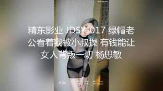 短发人妻脱衣展示自己的酮体