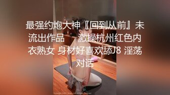 按摩店激情4P颜值，两个少妇躺在床上被两技师小哥按摩，揉奶摸逼AV棒伺候，床边大鸡巴爆草抽插对比超刺激