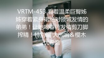 超级可爱的金丝眼镜妹妹，卧室中全裸道具自慰，表情呻吟上天