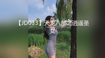 刚下飞机就盯中了一位白富美，她急忙忙去上厕所就知道机会来了，丰满的身材掩饰不了下面一样吸引人！