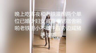 饥渴的单身男女约个4P激情啪啪直播大秀，全程露脸口交大鸡巴舔大哥乳头精赤，床上比拼大作战多体位爆草抽插