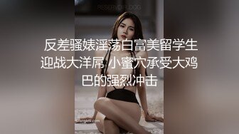 合租房冒死爬墙偷窥❤️对门的小情侣各种姿势啪啪