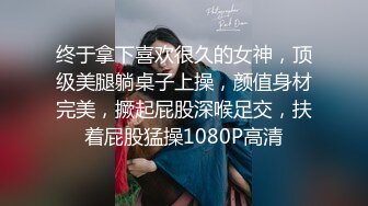 购物商场厕所内的极品偷拍，化妆品店的清纯女神，黑丝OL制服