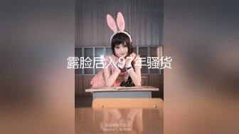  小平头高价约两极品颜值女神双飞，长相清纯细长美腿，左拥右抱一起服务