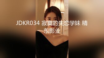 横扫东南亚美女【越南探花大神】忽悠一起玩游戏的萌妹子啪啪 推倒在床猛烈啪啪 骑乘很会扭动