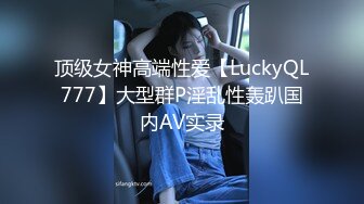 學校附近情侶酒店大圓床偷拍小胖同學和嬌小女朋友開房妹子貌似沒看過雞巴好奇擺弄