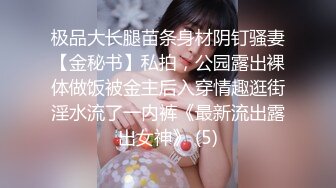 风骚少妇爱勾搭跟两个小哥玩3P，性欲旺盛扒光两个小哥一起吃鸡巴，边吃边撸前插后入揉奶子，把小哥伺候的好舒服