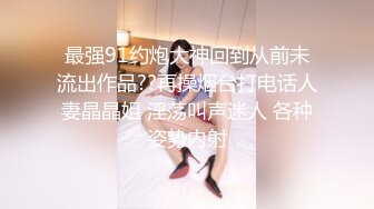 专业舞蹈系学院派女神,随着音乐节奏扭动身体,专业的就是不壹样,身形超赞