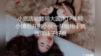 这对夫妻真会玩，掰开媳妇肥茓，看子宫，拿杯子往里面倒水，好能装