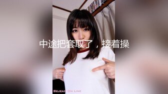 绿帽老公让老婆勾引上门服务的外卖员偷拍，沙发上口交时间紧任务重衣服都没脱就开干，小哥哥很持久玩了好多姿势