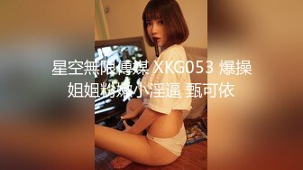 紧接性感外围美女，拿出跳蛋震多毛骚穴，扭来扭去表情淫荡，骑乘位打桩机