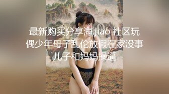 《极品CP魔手外购》大神冒着风险潜入女厕独占一个坑位赤裸裸的拍脸拍逼各种美女小姐姐大小便~有极品逼4K原画 (1)