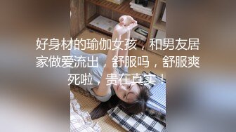 八块腹肌的大胸健身教练裸体飞机洗澡