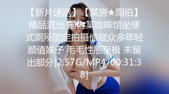 黑暗中晃动的美乳