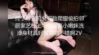 漂亮大奶美女 一回来就脱了衣服 往上爬鸡吧往逼里塞 这身材是真顶