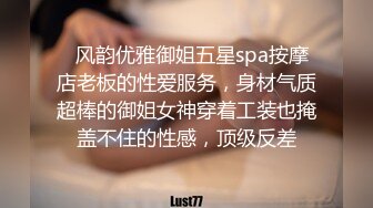 小母狗被主人开发驯化后会爱上调教，骑在抽打身体部分就会让母狗有存在感，打的越用力母狗就会越爽这就是sp的魅力