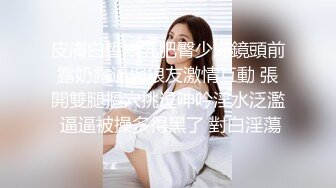 餐厅服务员小美女，来大姨妈了还要上班，正巧上厕所拍下了这一幕，底下还在流血！