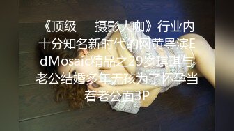  破处现场，大奶子小嫩逼露脸被大哥带到宾馆破处，交乳交大鸡巴，无套抽插爆草干得鸡巴上全是血浪荡呻吟