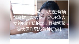 外表英气性感美女！连体开档黑丝！大屌炮友激情操逼，抓着JB认真舔，扛起双腿爆操站立后入