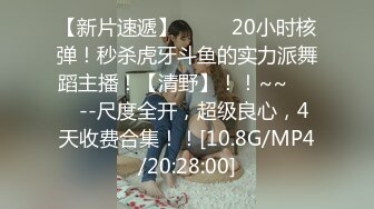  娇小美女你的小心脏啊‘小爱同学，把音量调到百分之15’，骚妞随着音乐嗨起