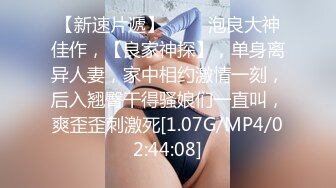 【大屌中年老哥酒店约骚女】一来就坐在身上调情，操沙发上先来一炮，转战床上骑乘大屌插入，妹子很耐操整根插入，张开双腿暴力深插