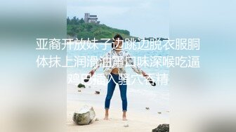 真实夫妻居家玩弄媳妇的逼逼给狼友看，掰开小穴展示无套插入媳妇的逼逼漏出骚奶子爆草抽插，嫂子差点露脸了