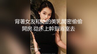 98年情侣，玩得开，前戏做足后老婆会非常敏感，单男从后面抱住她这样舔，给她舔的腿软