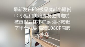   气质黑丝御姐少妇露脸跟青龙大鸡巴哥啪啪，无毛白虎逼交大鸡巴样子好骚，让大哥无套爆草，直接射进骚逼里