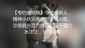 【安防酒店精品】JK开裆黑丝袜白虎妹被AV男优级别男友大力操