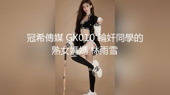  窗户缝偷窥对面楼的美女洗澡刮毛