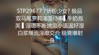 商场女厕全景偷拍高跟熟女的多毛大肥B