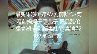 特写 POV 舔阴部和阴蒂。真正的女性潮吹高潮